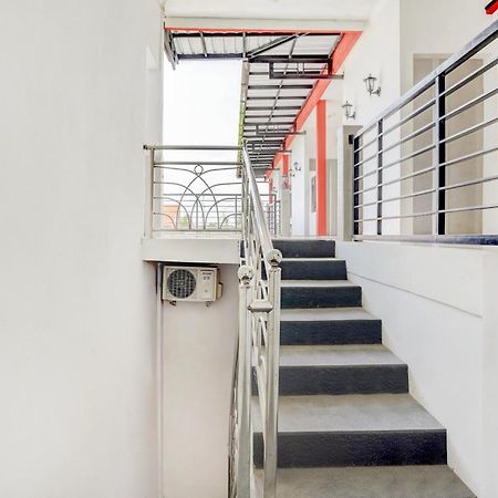 Super Oyo 3702 Homestay Bougenville Syariah Lamongan Buitenkant foto