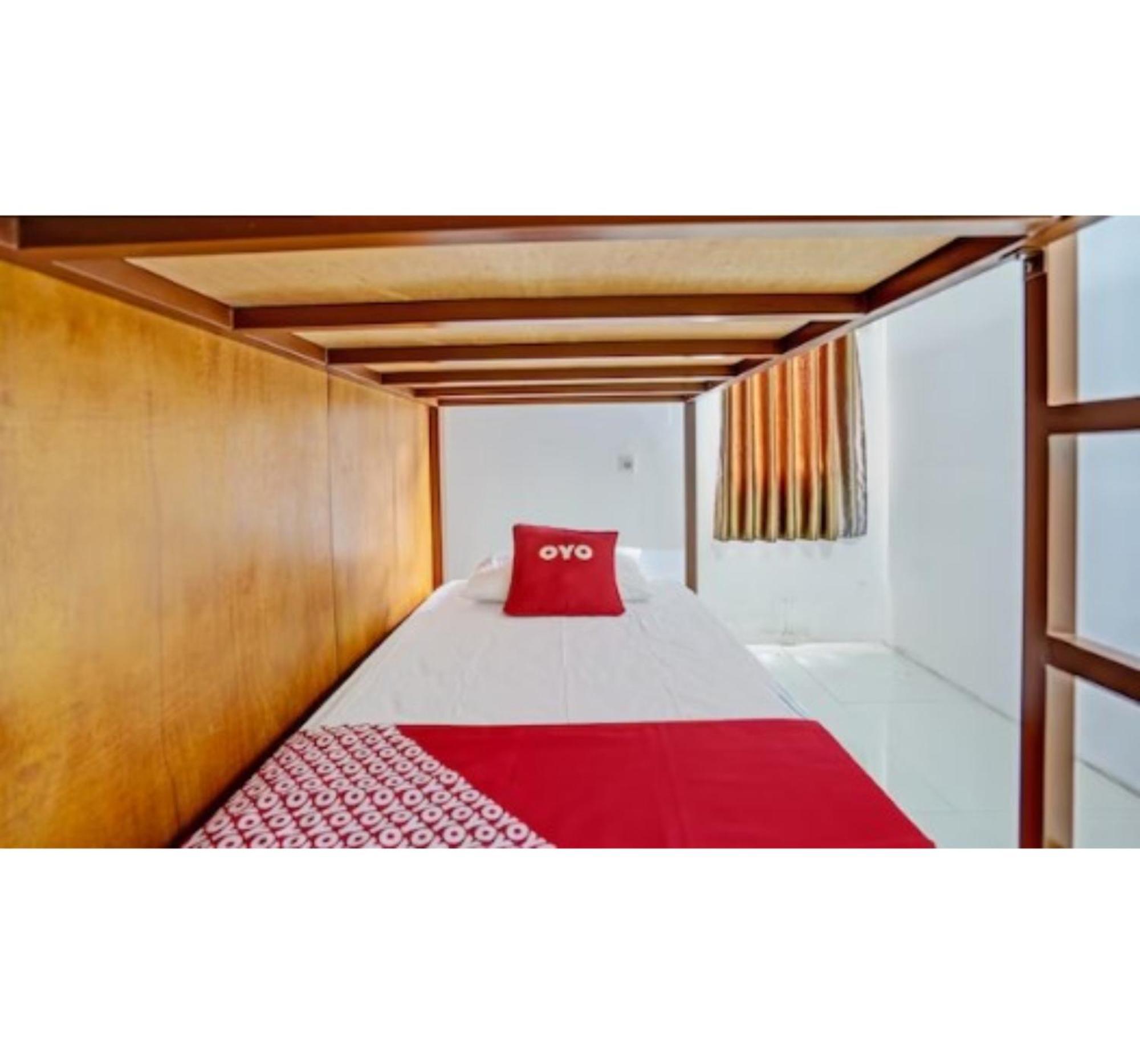 Super Oyo 3702 Homestay Bougenville Syariah Lamongan Buitenkant foto