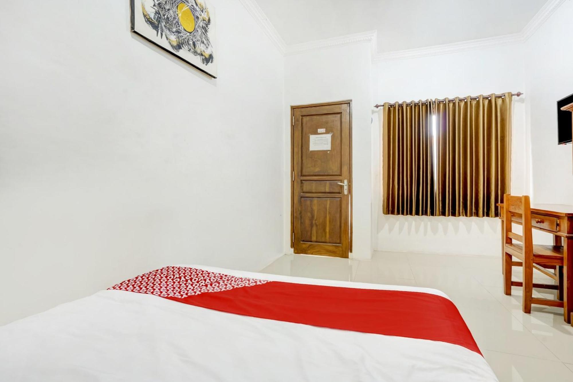 Super Oyo 3702 Homestay Bougenville Syariah Lamongan Buitenkant foto