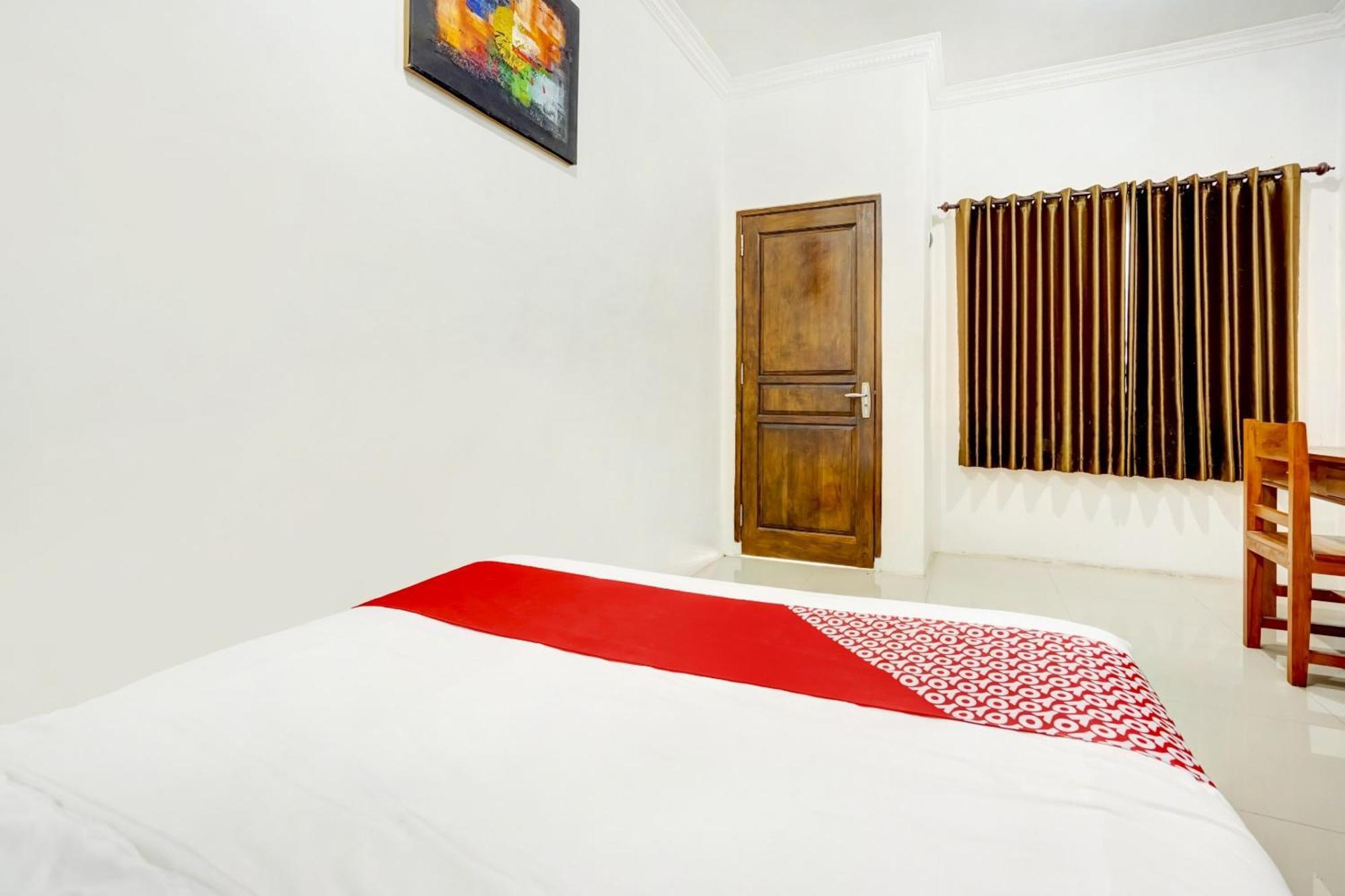 Super Oyo 3702 Homestay Bougenville Syariah Lamongan Buitenkant foto