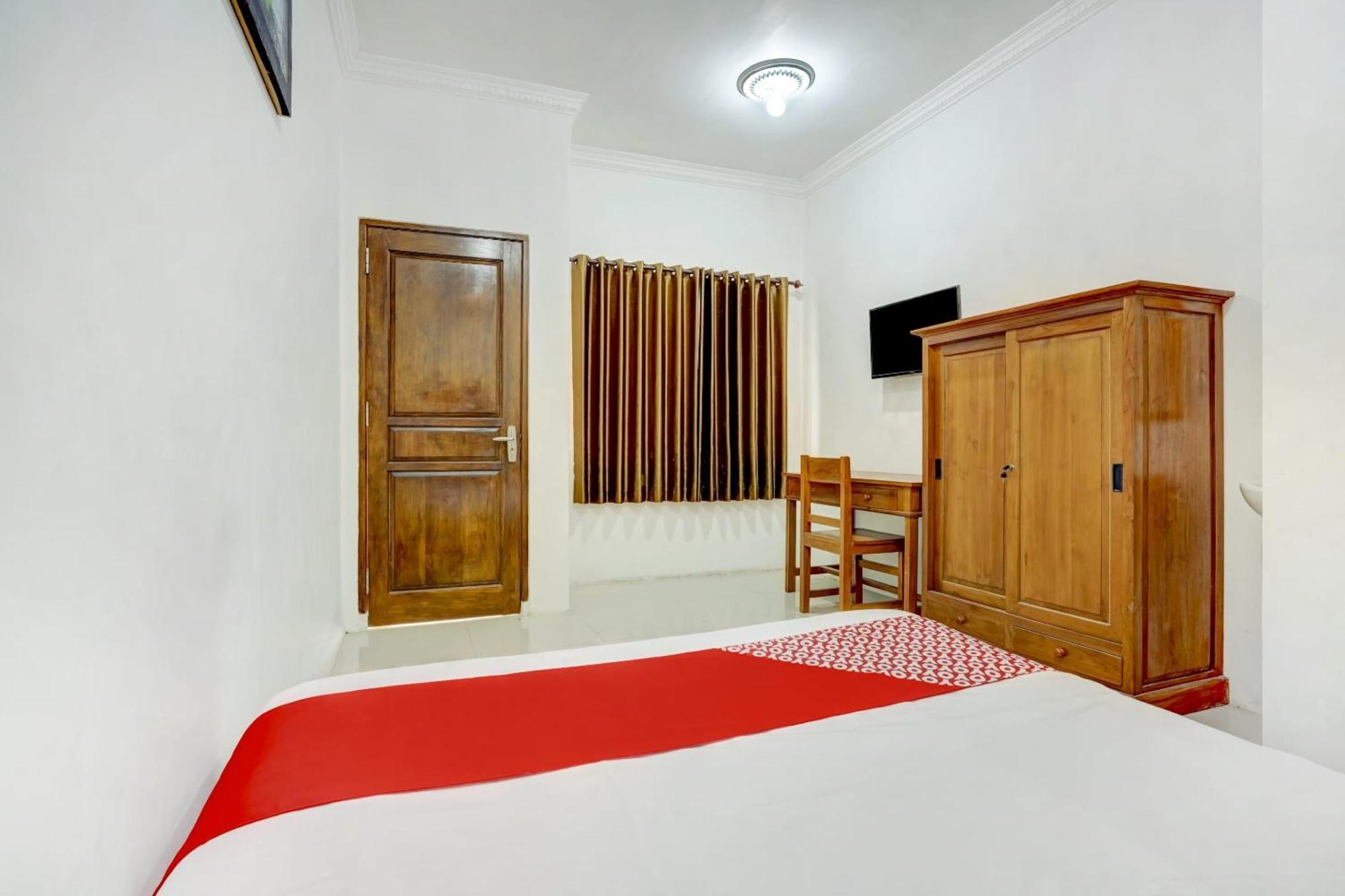 Super Oyo 3702 Homestay Bougenville Syariah Lamongan Buitenkant foto
