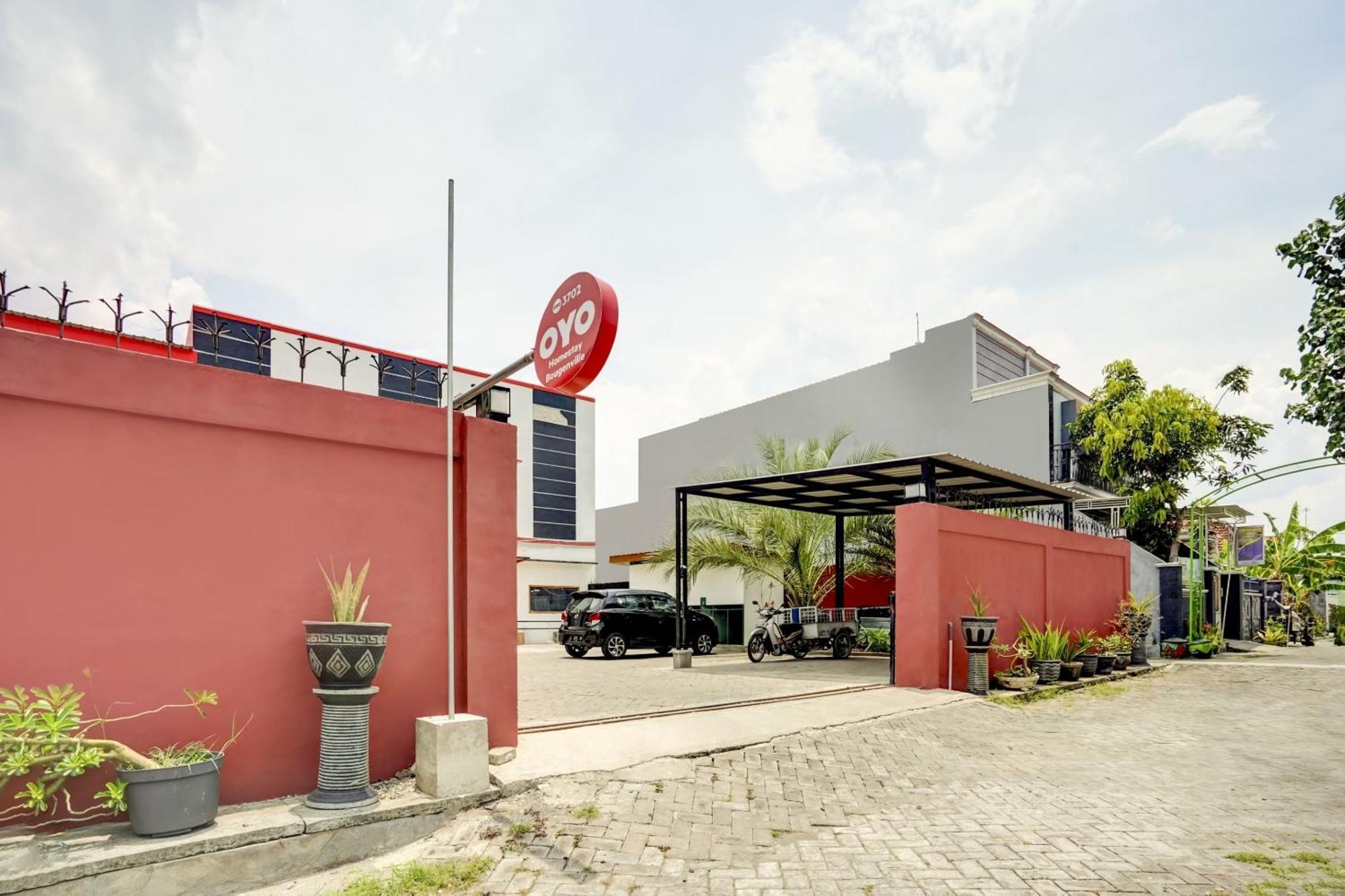 Super Oyo 3702 Homestay Bougenville Syariah Lamongan Buitenkant foto